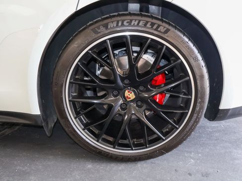 Used 2022 Porsche Panamera image 35