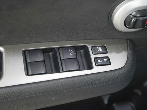 Used 2011 Nissan Versa Hatchback w/ Premium Pkg FWD image 19