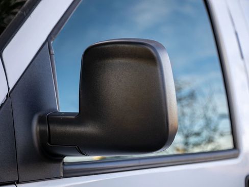 Used 2018 Chevrolet Express 2500 Extended image 18