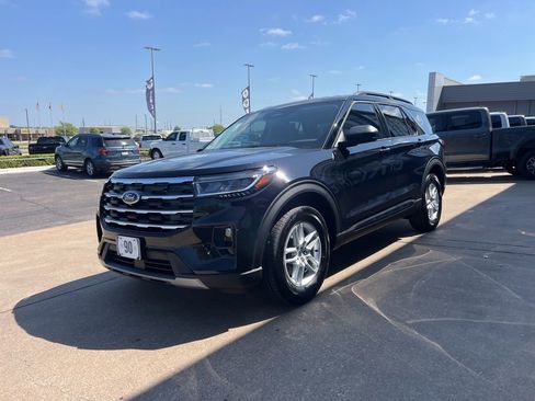 New 2026 Ford Explorer Active RWD image 4