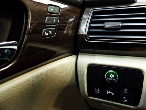 Used 2017 Honda Accord Touring image 23