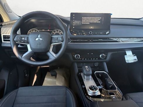 New 2026 Mitsubishi Outlander SE image 11