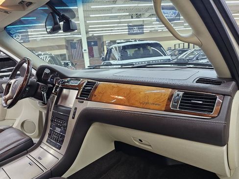 Used 2013 Cadillac Escalade ESV Platinum RWD image 22