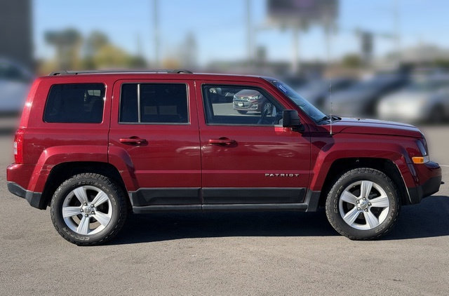 Used 2011 Jeep Patriot Latitude AWD/4WD image 9