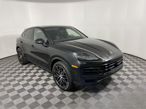 Used 2025 Porsche Cayenne Coupe AWD/4WD image 9