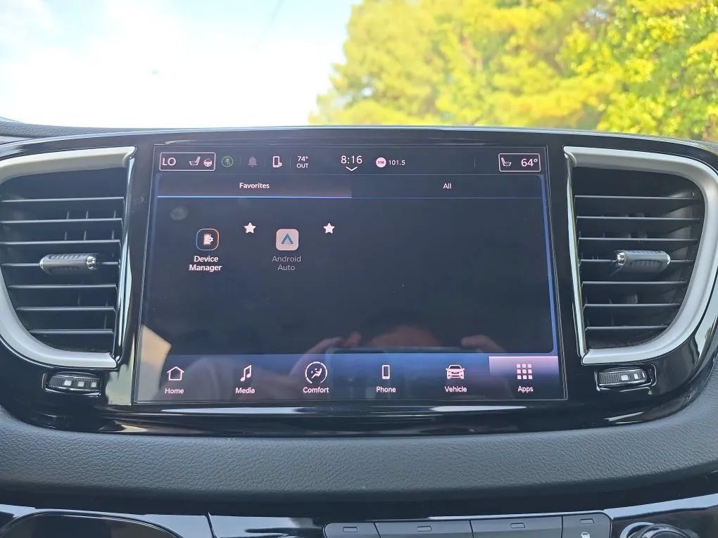 Used 2023 Chrysler Pacifica Touring-L FWD image 27