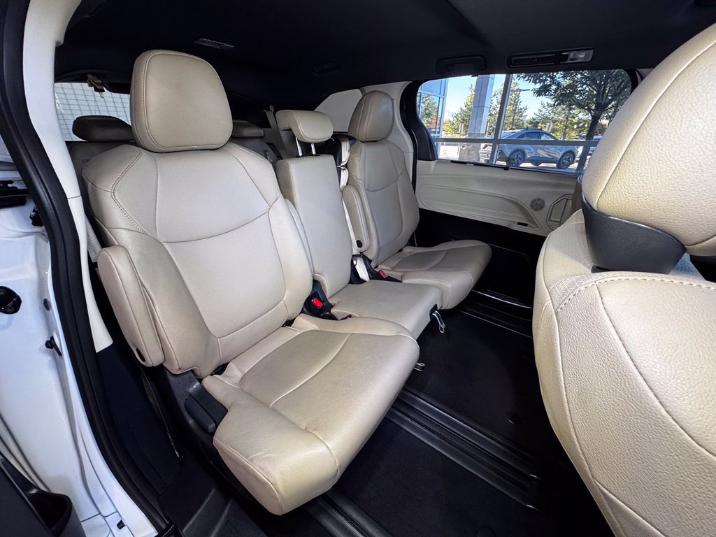 Certified 2024 Toyota Sienna XLE FWD image 47