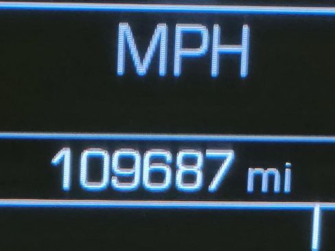 Used 2016 Chevrolet Malibu LT image 2