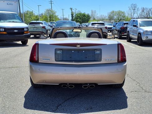 Used 2008 Cadillac XLR RWD image 7
