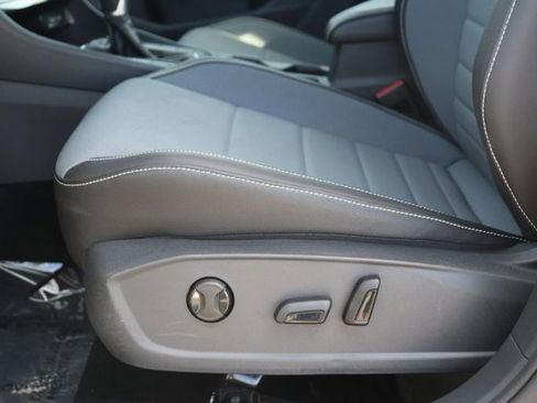 Used 2025 Volkswagen Jetta SE image 9