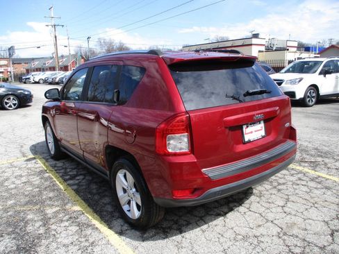 Used 2011 Jeep Compass Sport w/ Sun/Sound Group FWD image 2
