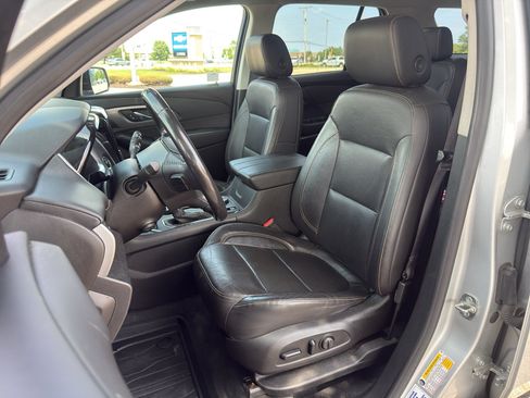 Used 2021 Chevrolet Traverse Premier w/ Redline Edition AWD/4WD image 13