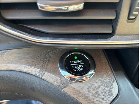 Used 2020 Ford Explorer Platinum w/ Premium Technology Package image 30