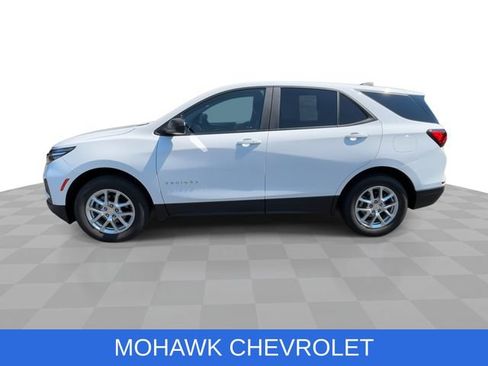 Certified 2024 Chevrolet Equinox LS w/ LS Convenience Package AWD/4WD image 5
