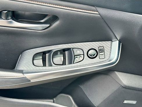 Used 2023 Nissan Sentra SR w/ SR Premium Package FWD image 17