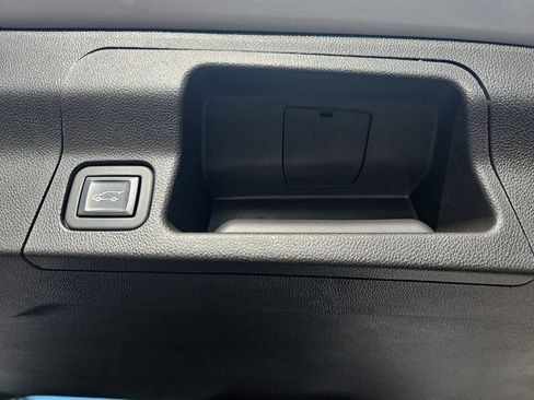 Certified 2023 GMC Acadia SLE w/ Driver Convenience Package image 18