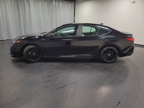 Used 2025 Toyota Camry SE w/ Convenience Package FWD image 5