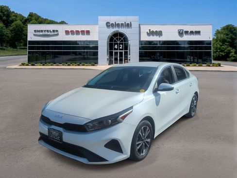 Used 2023 Kia Forte LXS w/ LXS Technology Package FWD image 2