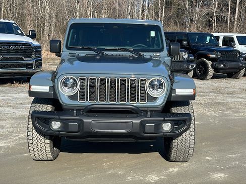 Used 2025 Jeep Wrangler Backcountry image 3