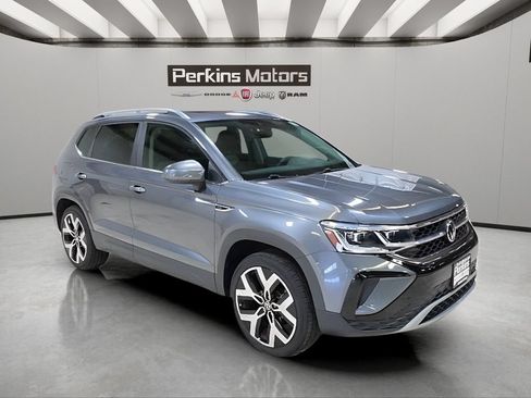 Used 2022 Volkswagen Taos SEL w/ Panoramic Sunroof Package AWD/4WD image 8