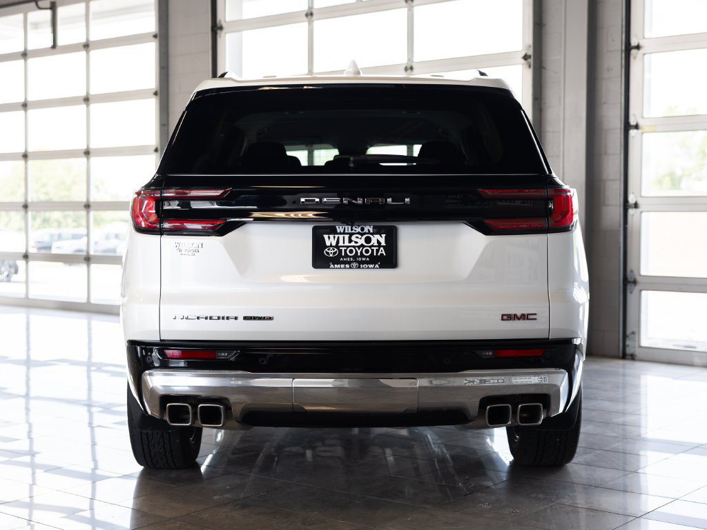 Used 2025 GMC Acadia Denali AWD/4WD image 4