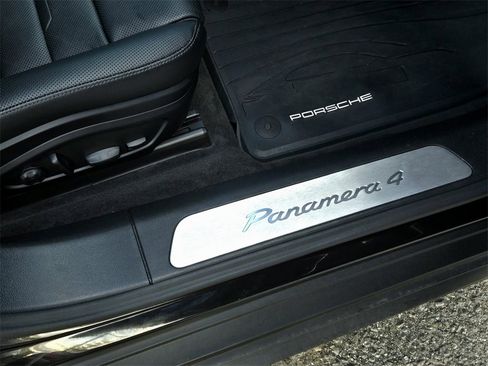 Used 2022 Porsche Panamera 4 w/ Premium Package image 15