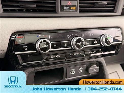 New 2025 Honda Pilot Touring image 14