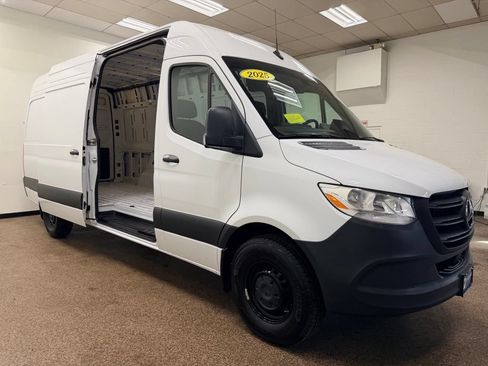 Used 2025 Mercedes-Benz Sprinter 2500 image 10