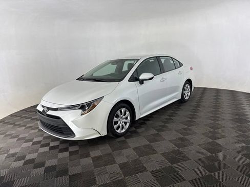 Used 2025 Toyota Corolla LE FWD image 5