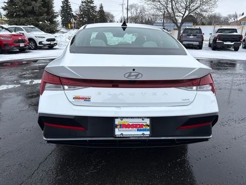 Certified 2025 Hyundai Elantra Limited image 4