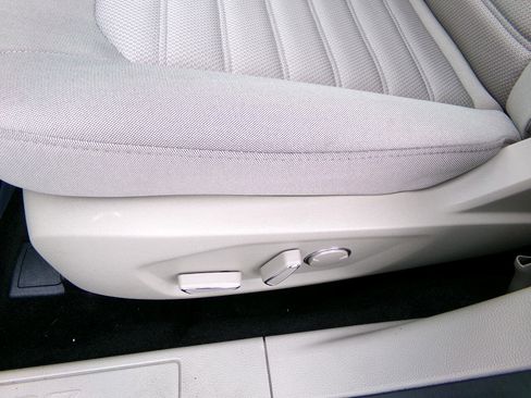 Used 2018 Ford Fusion SE image 13