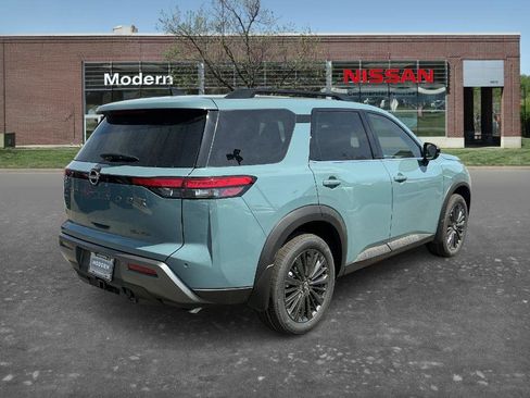 New 2026 Nissan Pathfinder SL image 4