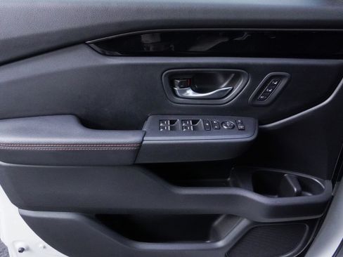Used 2025 Honda Pilot TrailSport image 31