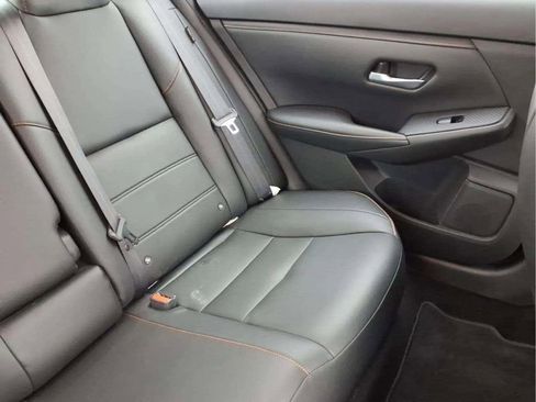 Used 2023 Nissan Sentra SR w/ SR Premium Package FWD image 18