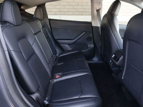Used 2022 Tesla Model Y Long Range AWD/4WD image 21