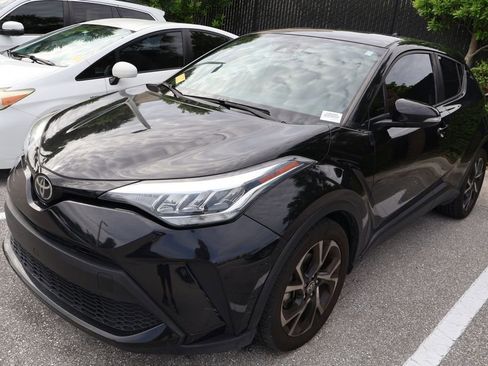 Used 2022 Toyota C-HR XLE FWD image 2