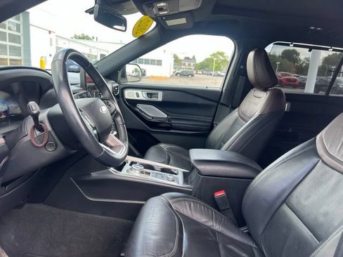 Used 2022 Ford Explorer Platinum w/ Equipment Group 601A AWD/4WD image 14