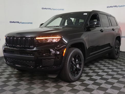 New 2025 Jeep Grand Cherokee L Altitude image 13