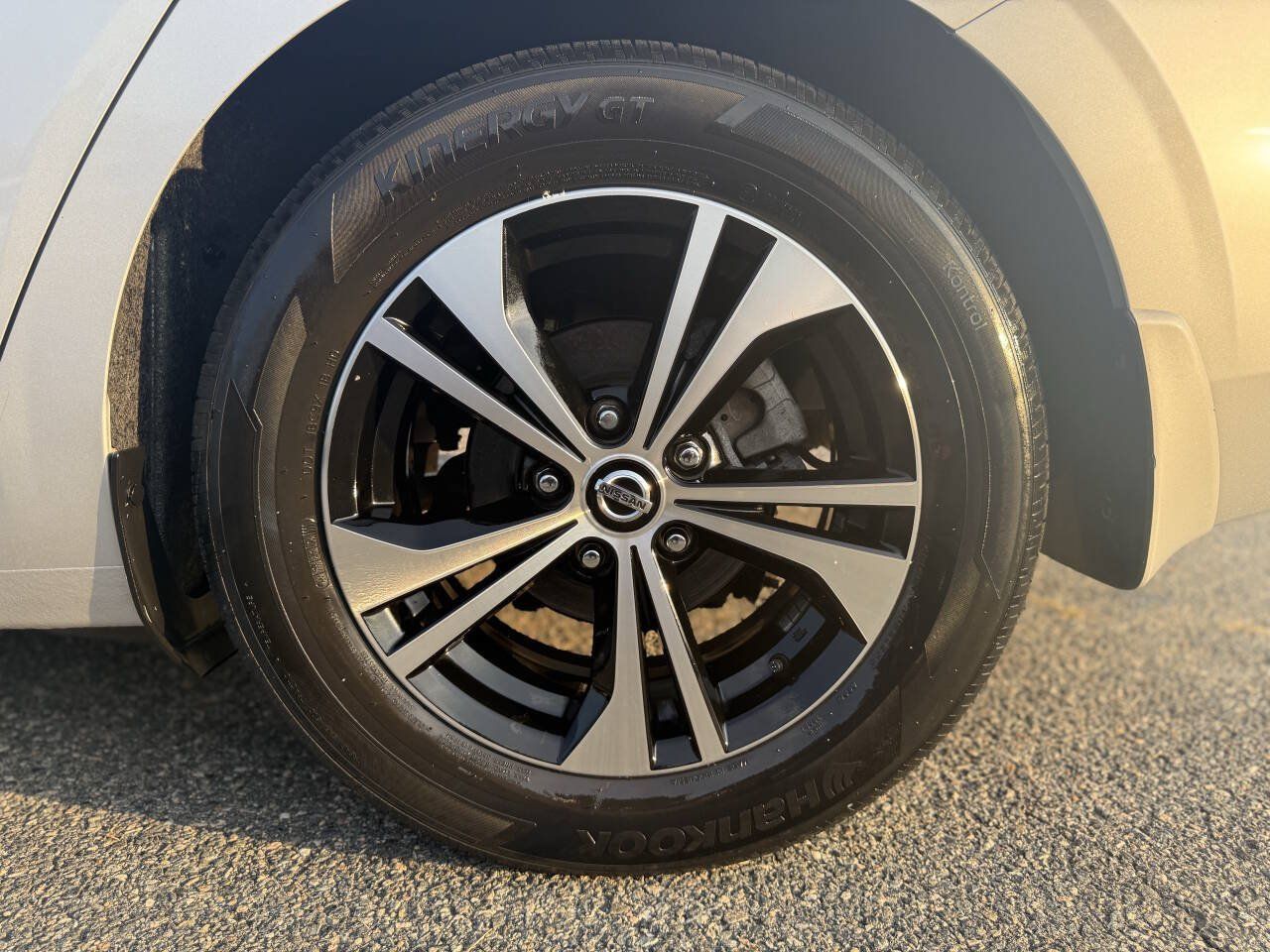 Used 2020 Nissan Sentra SV FWD image 16
