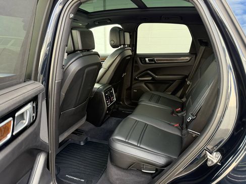 Used 2020 Porsche Cayenne E-Hybrid image 22