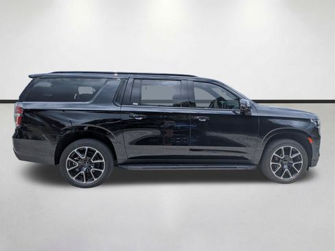 Used 2023 Chevrolet Suburban RST w/ Luxury Package AWD/4WD image 3