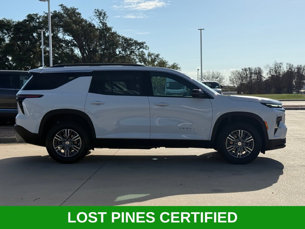 Used 2025 Chevrolet Traverse LT FWD image 5
