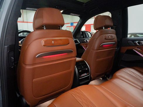 Used 2023 BMW X7 M60i image 30