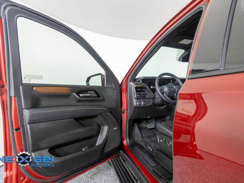 Used 2025 GMC Yukon XL Denali w/ Sun & Power Step Package AWD/4WD image 9