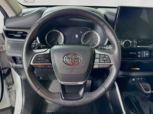 Certified 2024 Toyota Highlander XLE AWD/4WD image 12
