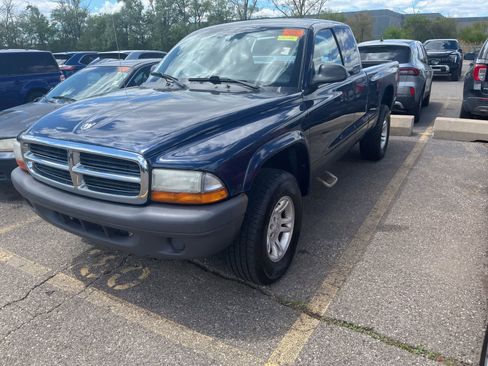 Used 2004 Dodge Dakota 4x4 Club Cab w/ Tire & Handling Group image 1