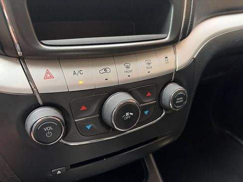 Used 2019 Dodge Journey SE w/ Connectivity Group FWD image 11