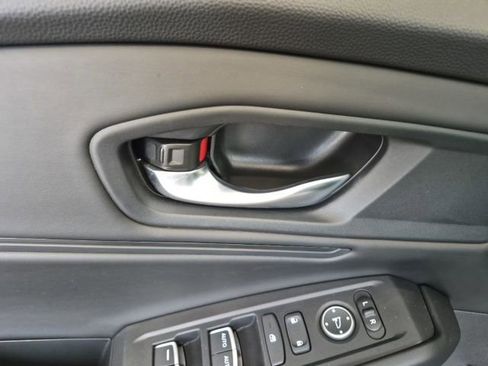 Used 2023 Honda Accord EX image 17