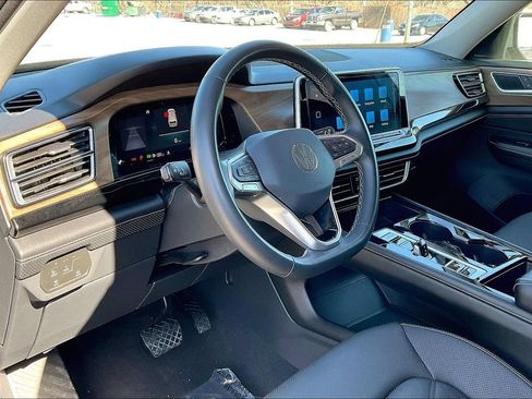 Used 2024 Volkswagen Atlas SE AWD/4WD image 8