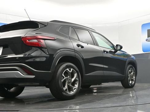 Used 2025 Chevrolet Trax LT w/ LT Convenience Package image 21